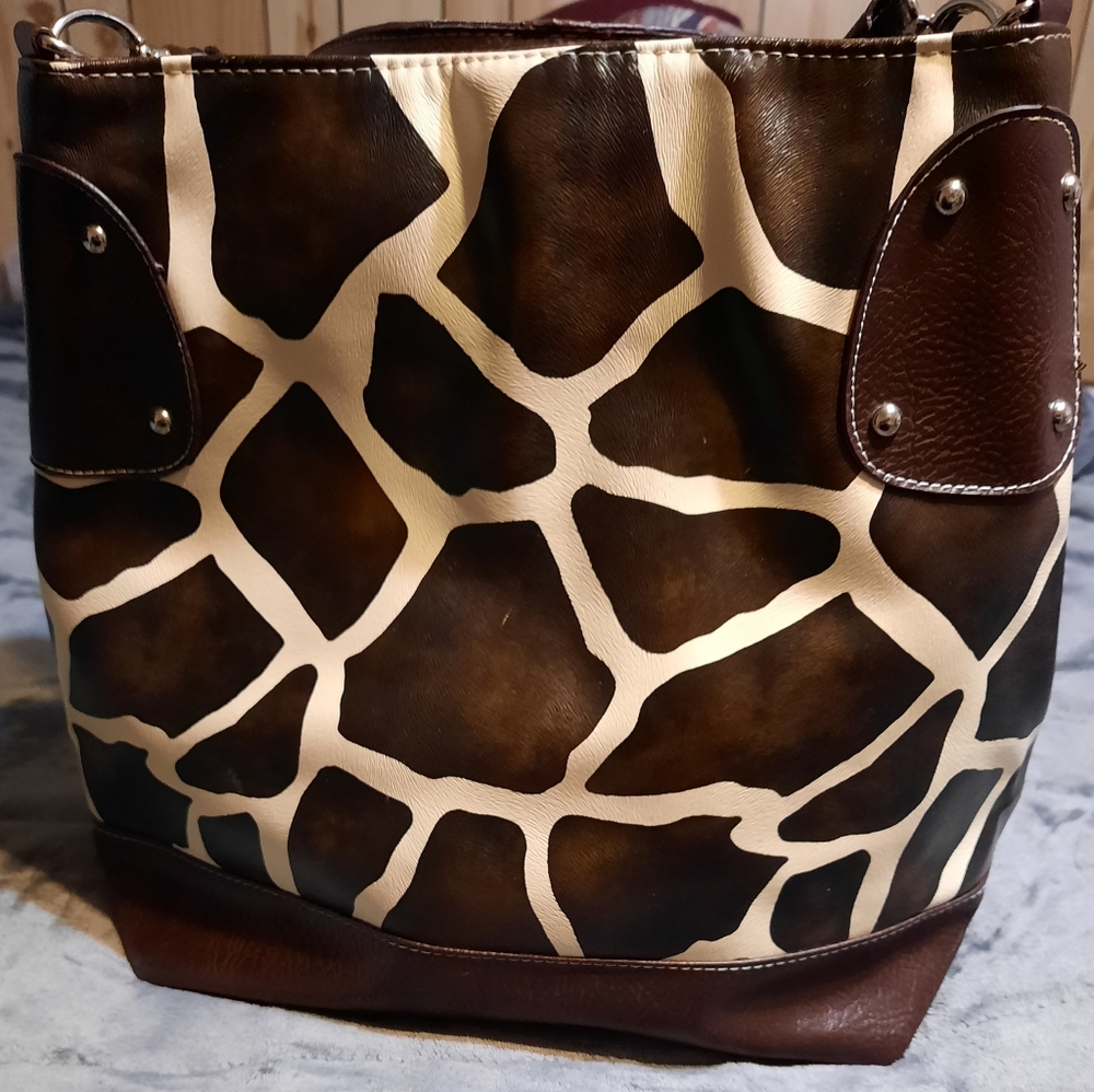 Giraffe Print Expandable Bag